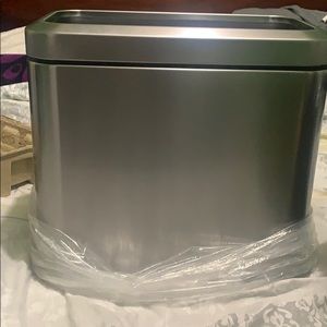 Simple human slim open can